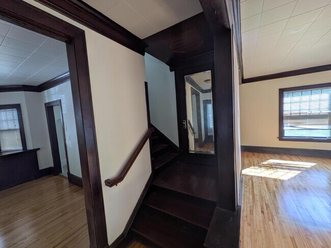 Building Photo - 3029 Fremont Ave S
