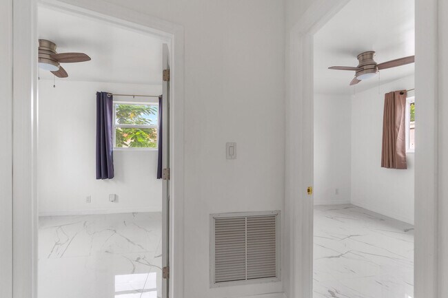 Building Photo - 201 NE 28th Ct