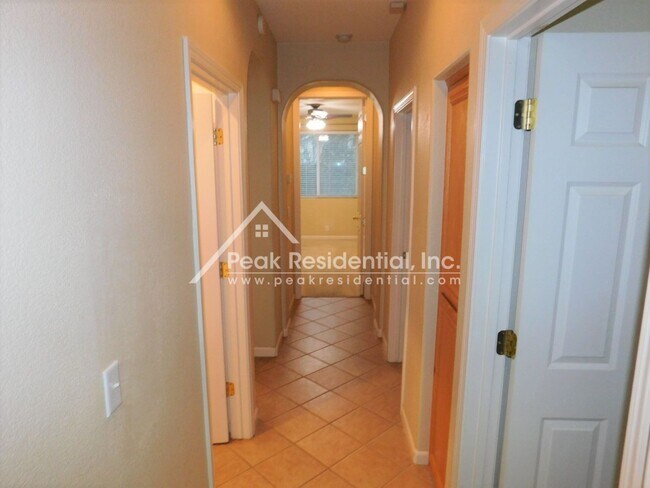 Building Photo - Wonderful 3bd/2ba Elk Grove Home with 2 Ca...