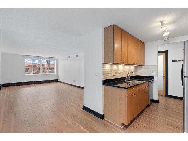 Building Photo - 2800 W 44th St