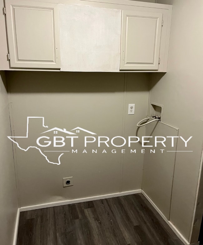 Building Photo - Spacious 3 bed 2 bath single wide on an oversized lot