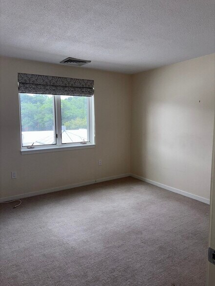 Building Photo - 26 Parkman St