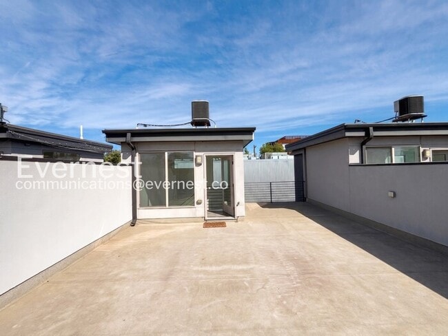 Building Photo - 3 Bed, 3 Bath Home with Garage / Available Soon!