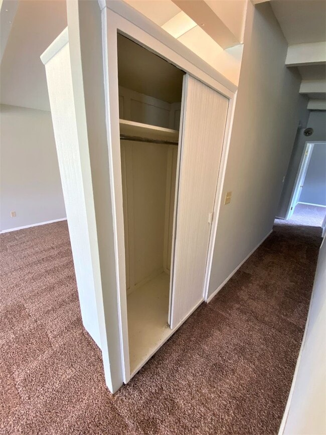 Building Photo - 3 Bedroom - Upper Arlington
