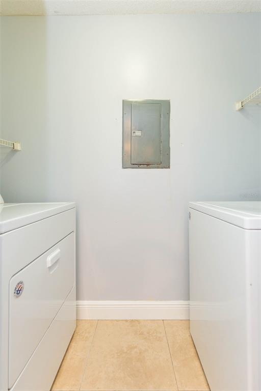 Building Photo - 10024 Strafford Oak Ct