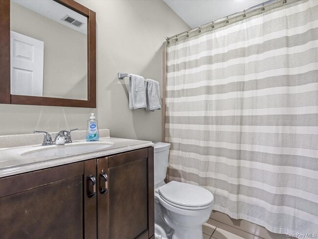 Building Photo - 54 Hidden Ridge Dr