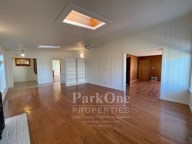 Building Photo - Spacious Home In Lafayette Hills