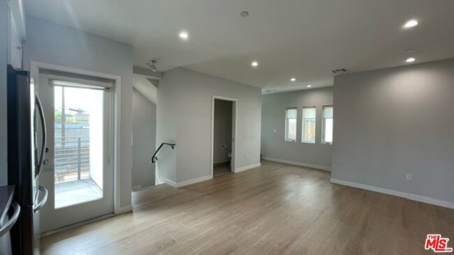 Building Photo - 5226 Satsuma Ave