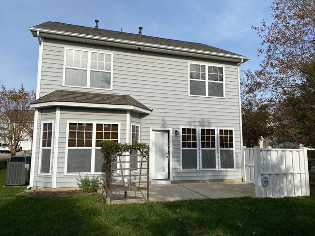 Building Photo - Move-in Ready 3 bed, 2.5 bath home located...