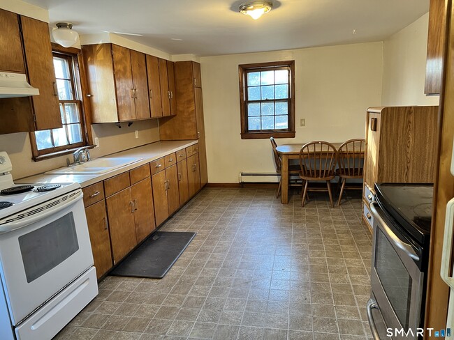 Building Photo - 40 Lanesville Rd