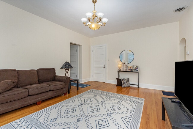 Building Photo - 312 Bridge St