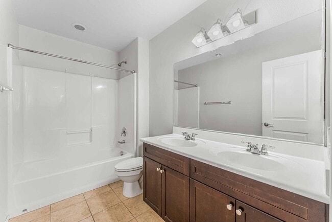 Building Photo - 3 BEDROOM IN HENDERSON WITH COMMUNITY POOL...