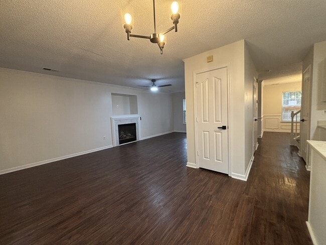 Building Photo - Newly Renovated 3 BR 2.5 Bath home in Oak ...