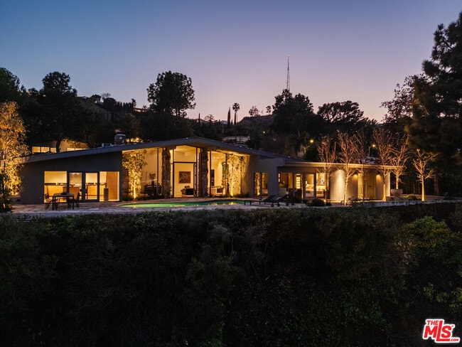 Building Photo - 8559 Edwin Dr