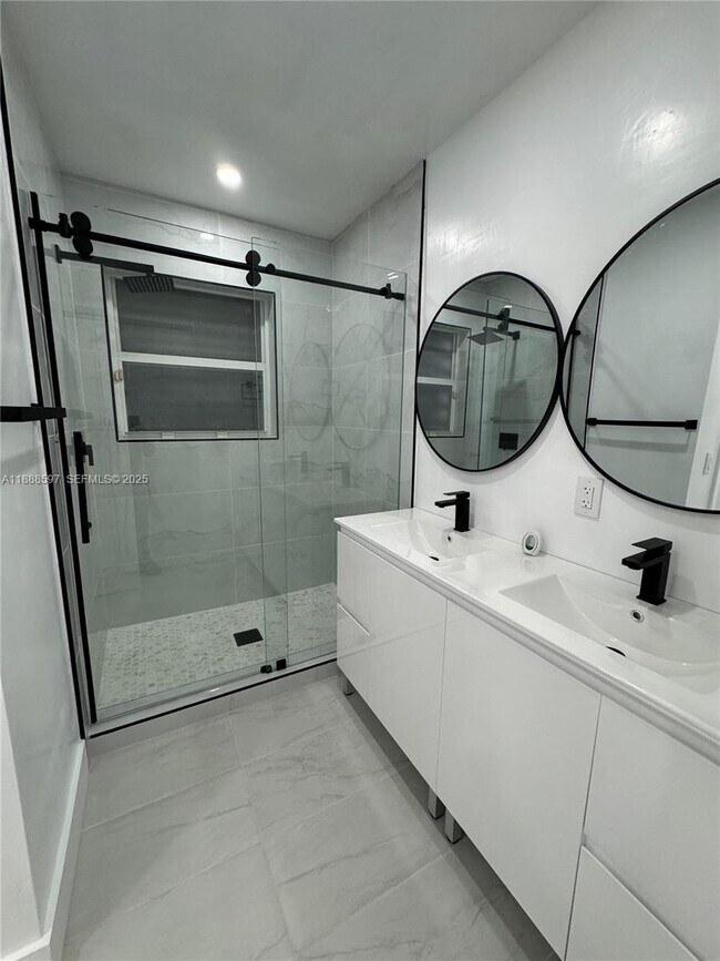 Building Photo - 16820 SW 1st Manor