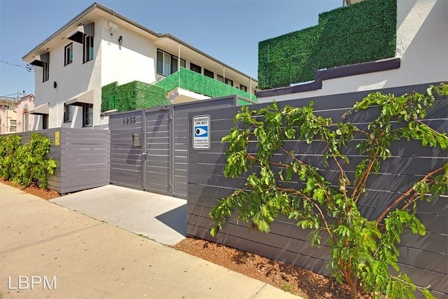 Building Photo - 4233-4239 Burns Ave