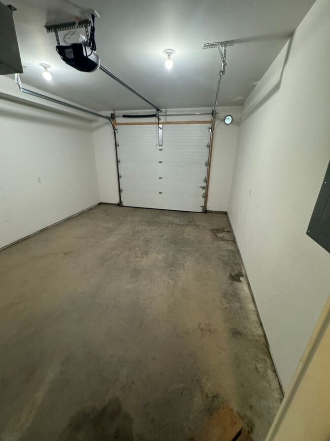 Building Photo - 1591 N Tinitun Cir