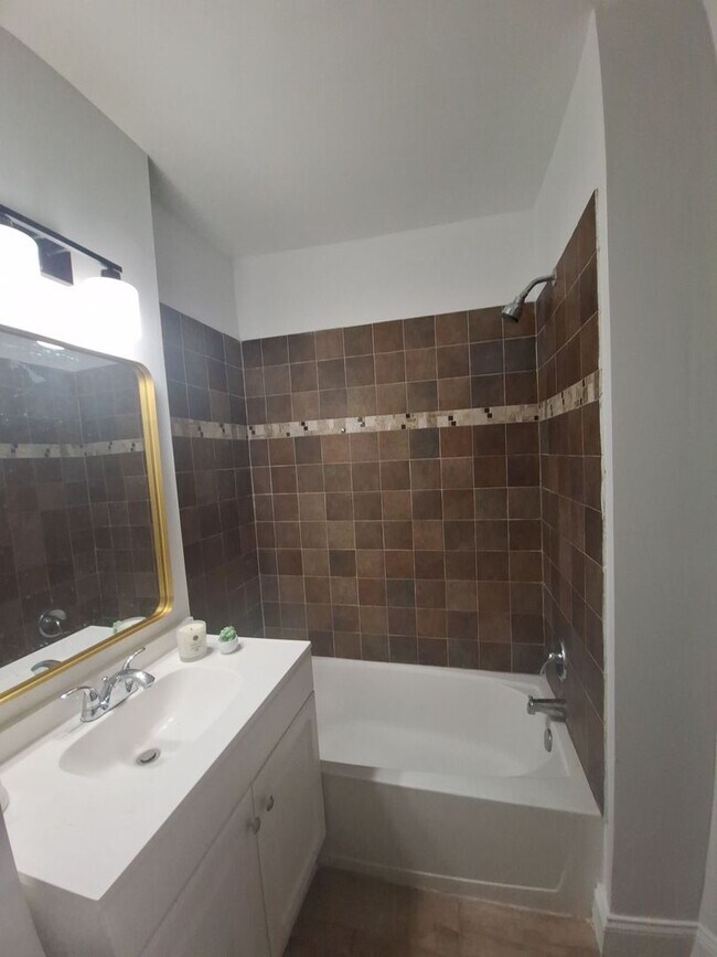 Building Photo - Historic Charm Meets Modern Comfort: 2BR Baltimore Townhouse with Private Yard