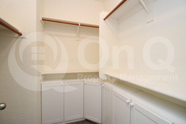 Building Photo - 3074 S Southwind Dr
