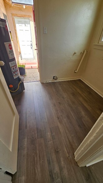 Building Photo - 2103 Belle St