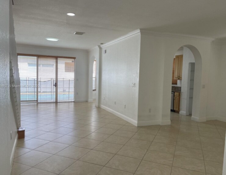 Building Photo - 3725 NE 10th Ct