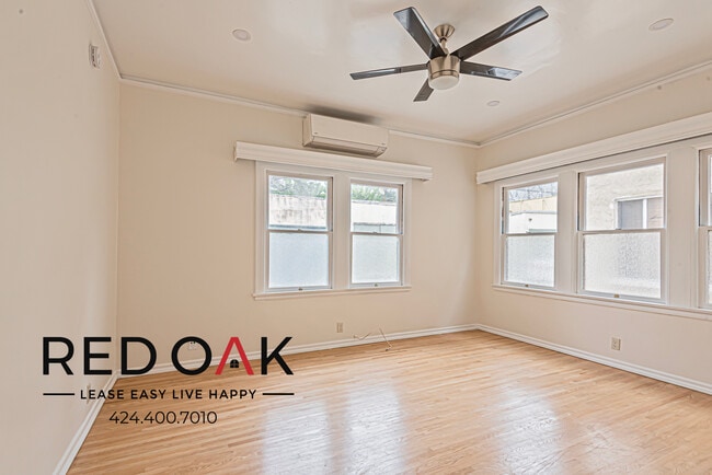 Building Photo - 852 N Oxford Ave