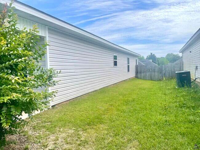 Building Photo - 107 Jaybee Dr
