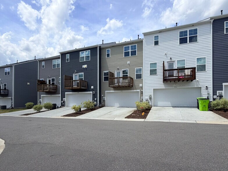 Building Photo - 3018 Brellon Ln