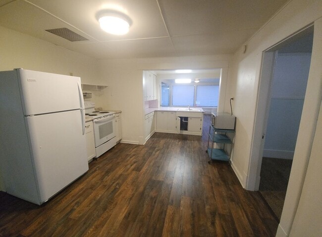 Building Photo - Spacious 3-Bedroom Home for Rent!