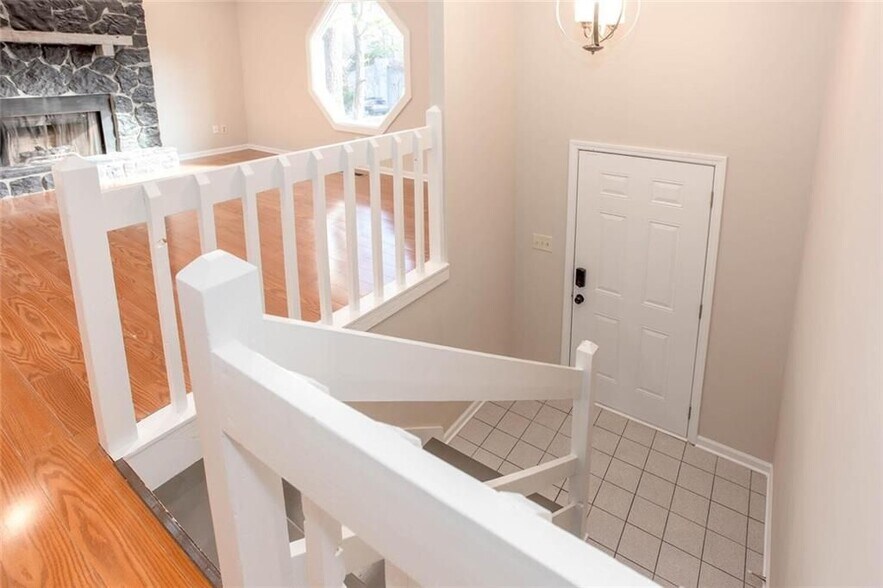 Building Photo - 4049 Leicester Dr NE