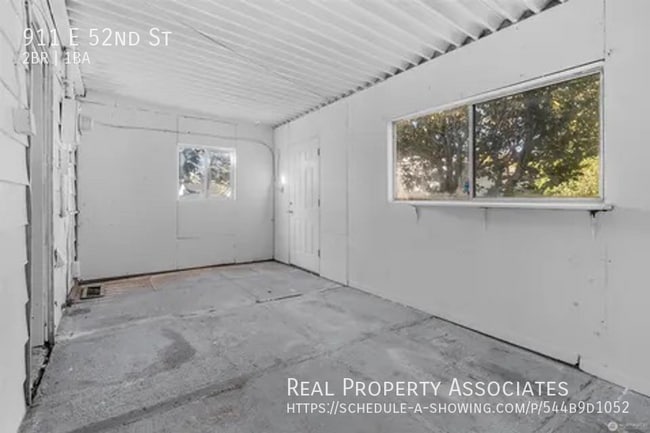 Building Photo - 911 E 52nd St