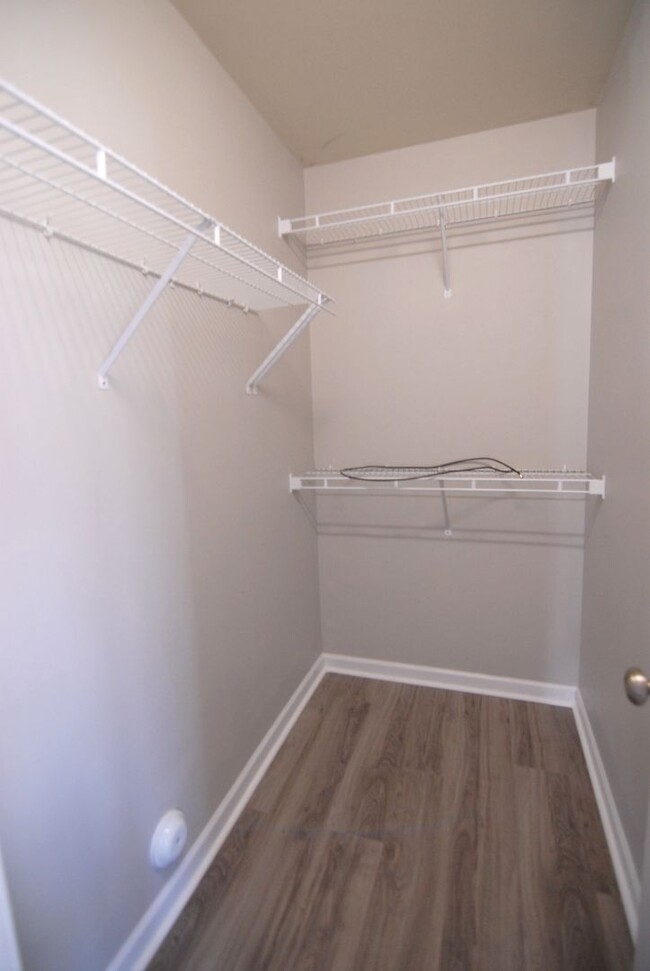 Building Photo - Immaculate maintained 3 bedroom 2 bathroom...