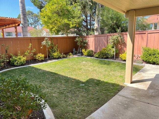 Building Photo - Picture Perfect Summerhill Home!