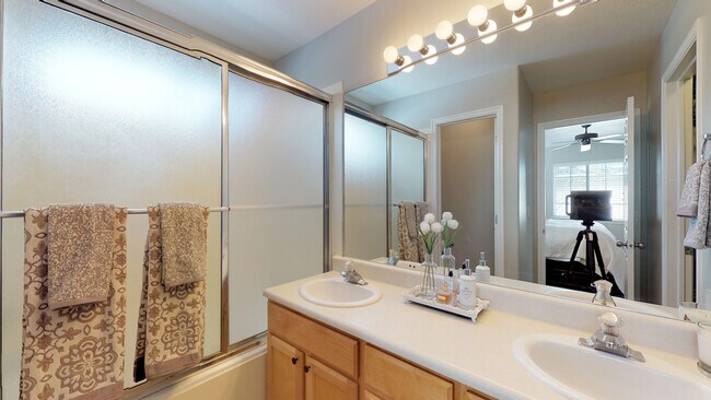 Building Photo - 4058 Valderrama