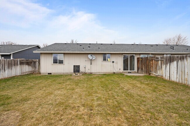 Building Photo - 905 E Ball Ct