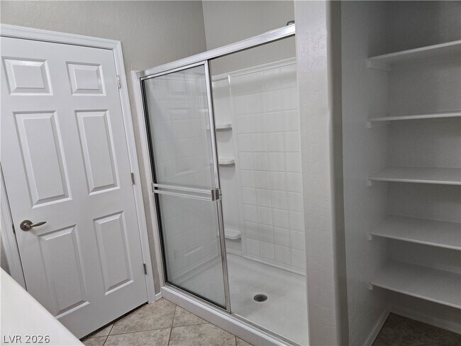Building Photo - 6868 Sky Pointe Dr
