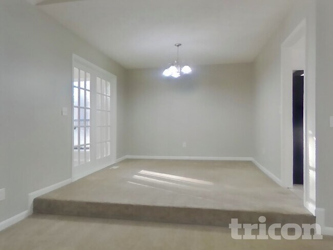 Building Photo - 303 Lowe Ct NW