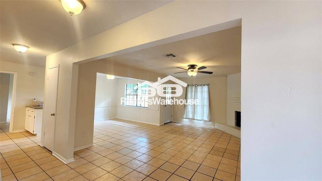 Building Photo - 2702 Foliage Green Dr