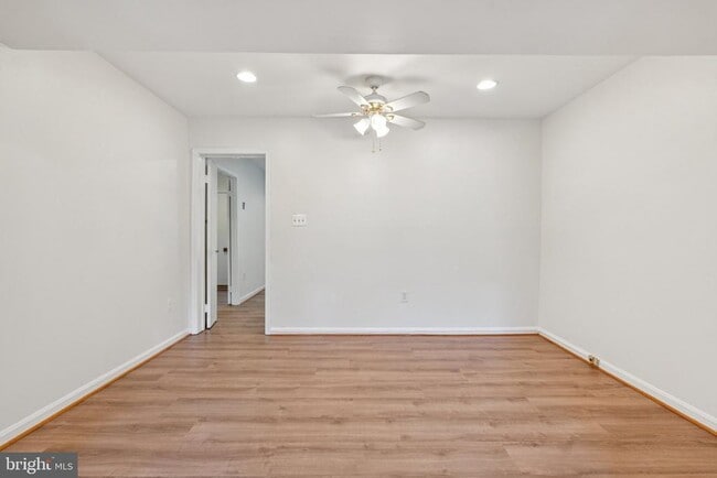Building Photo - 3881 Persimmon Cir