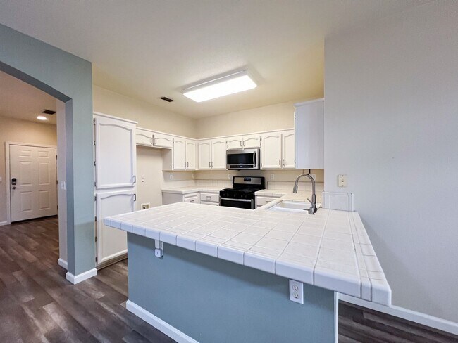 Building Photo - Beautiful 3 Bed, 2 Bath Home