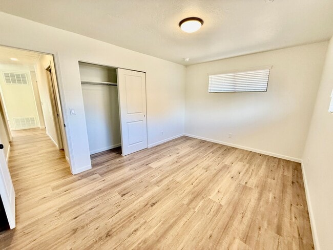 Building Photo - 2834 Bloomington Dr E