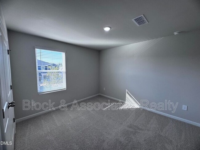 Building Photo - 62 Thistle Patch Pl