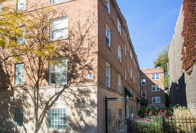 Building Photo - 722 W Barry Ave