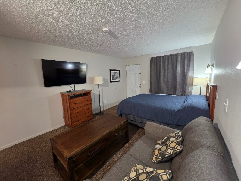 Building Photo - 590 Spruce St