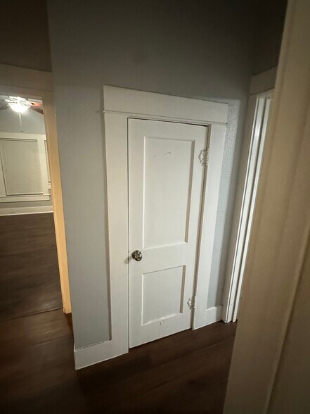 Building Photo - 1118 Santa Anna