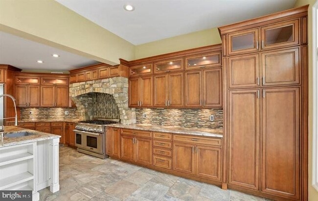 Building Photo - 2054 Madrillon Rd