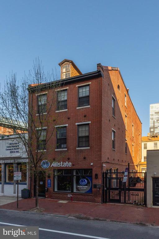 Building Photo - 209 N 3rd St