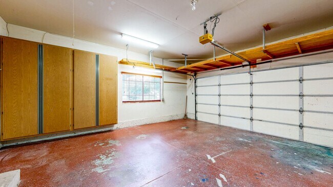Building Photo - 7971 Oakmont Dr