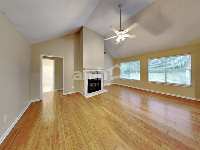 Building Photo - 68 Barrington Farms Pky