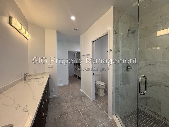 Building Photo - 2230 Sherwood Pl